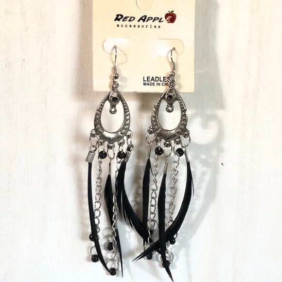 Red Apple Accessories Teardrop Chain Feather Dangle Earrings Silver Tone NOC - Picture 1 of 8